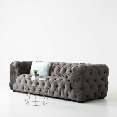 Canapé 3 places Chesterfield gris rembourré de style meublé