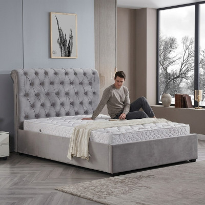 Chambre lit royal gris rembourrage lits chesterfield design textile