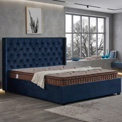 Lit à baldaquin de la chambre de Royal Blue, double lit rembourré de style Chesterfield