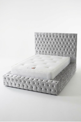 Lit double Chesterfield de style anglais classique en textile 160x200cm nouveau