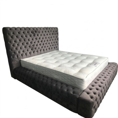 Lit Chesterfield moderne et élégant pour chambre à coucher, meubles textiles.