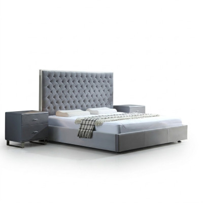 Grand lit double textile gris Chesterfield élégant design de luxe