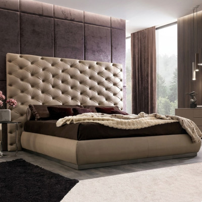 Panneau mural beige, lit de luxe Chesterfield, lits doubles de designer