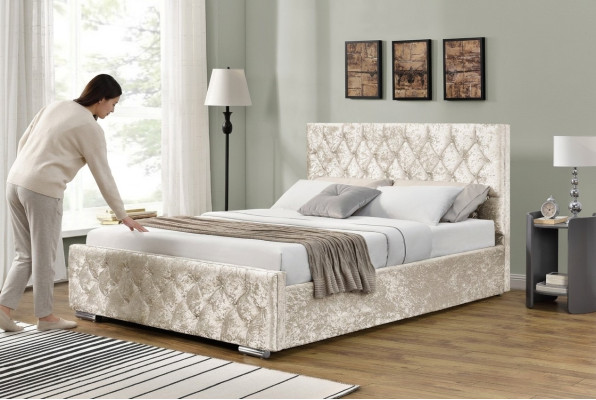 Lit capitonné Chesterfield en textile blanc Chambres Lits doubles Lit moderne