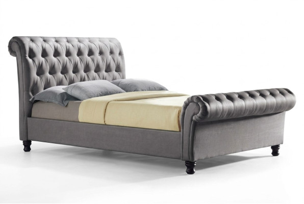 Lit double en cuir gris Chesterfield, literie de chambre à coucher de luxe design.
