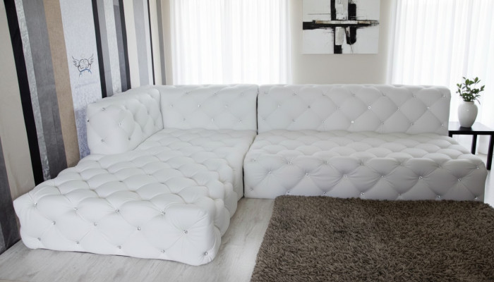 Canapé d'angle design en cuir avec des cristaux, nouveaux canapés d'angle en cuir.