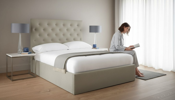 Lit Chesterfield rembourré, lit de luxe, design lit double pour chambre à coucher, nouveaux lits.