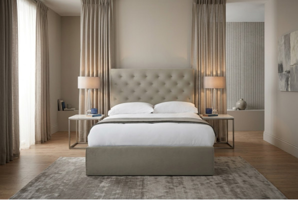 Lit Chesterfield rembourré, lit de luxe, design lit double pour chambre à coucher, nouveaux lits.