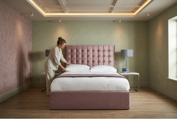 Lit double Chesterfield rose de designer Lit de chambre à coucher de designer