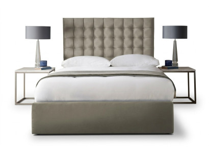 Lit double Chesterfield beige clair moderne de designer pour chambre à coucher