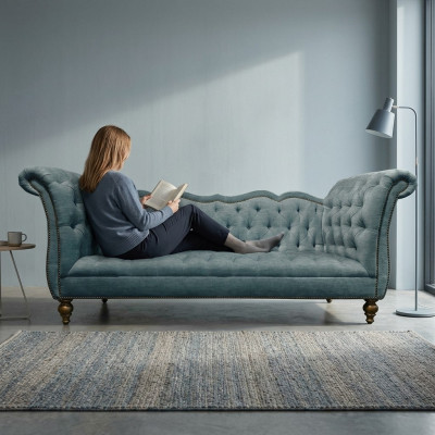 Canapé de luxe anglais Chesterfield en tissu coloré Turquoise bleu et vert.