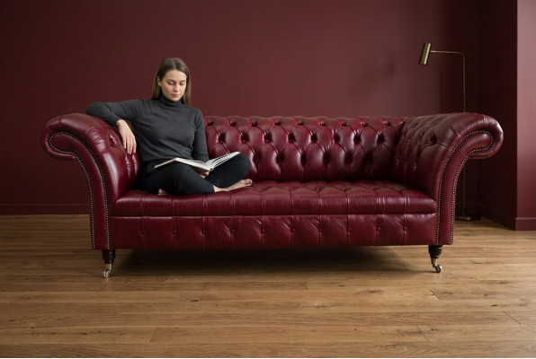 Canapé trois places design de style Chesterfield rouge, canapé trois places de luxe