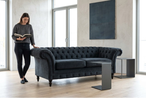 Elégant canapé Chesterfield noir design 3 places couchage de luxe