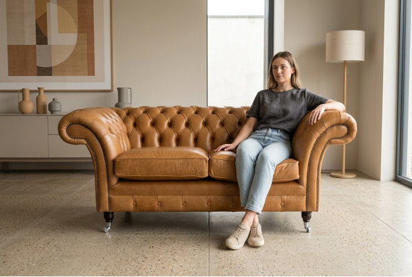 Canapé Chesterfield Design Luxus en tissu et cuir marron.