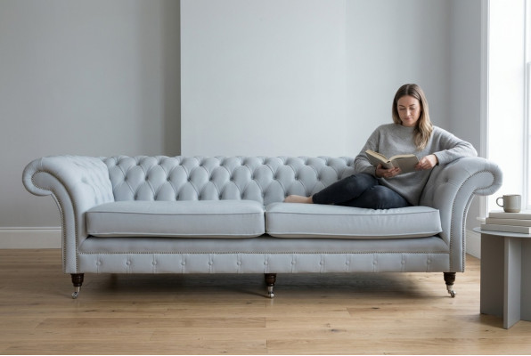 Canapé Chesterfield 4 places en tissu moderne en velours gris