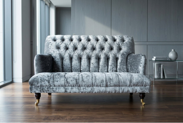 Canapé Chesterfield résistant et de haute qualité, coussin d'assise trois places.