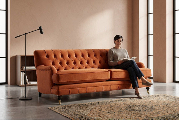 Sofa Chesterfield à trois places résistant et de haute qualité.