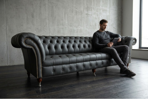 Canapé Chesterfield 4 places en tissu et cuir gris avec revêtement en cuir