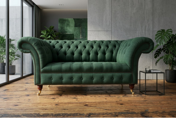 Canapé Chesterfield classique en tissu et cuir vert.