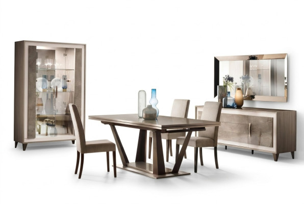 Table à manger de design classique style italien Meubles Tables Marron clair