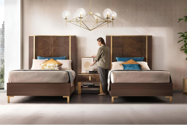 Lit Table de chevet Tabouret 4 pcs. Ensemble de chambre à coucher Design Lits modernes de luxe