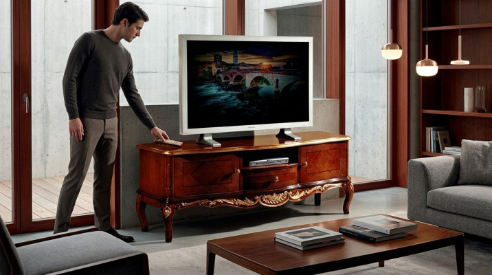Armoire TV baroque en bois design avec 2 portes, tiroir et étagère Italie.