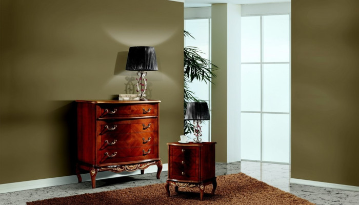 Meuble à tiroirs de grande qualité en bois brun avec 4 tiroirs armoire de style italien de luxe.
