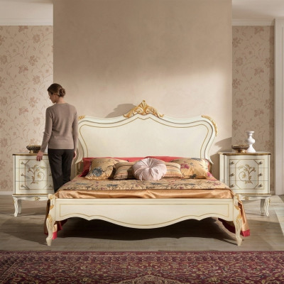 Lit de luxe 160x195cm avec tête de lit en bois et 2 tables de chevet. Nouveaux meubles italiens