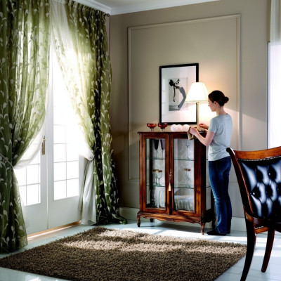Designer Non Display Case Wood Brown Sideboard Glass Doors Luxury Italian Furniture  Conception d'un buffet latéral en bois marron avec des portes en verre, sans vitrine, mobilier italien de luxe.