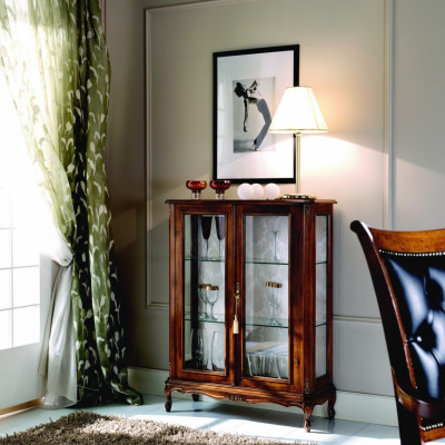 Designer Non Display Case Wood Brown Sideboard Glass Doors Luxury Italian Furniture  Conception d'un buffet latéral en bois marron avec des portes en verre, sans vitrine, mobilier italien de luxe.