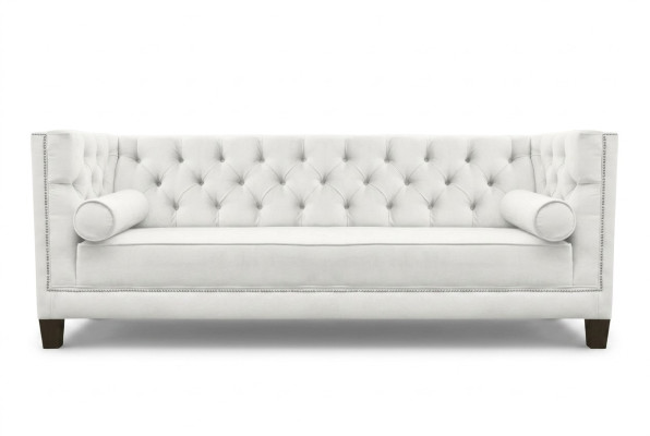 Un canapé blanc en tissu à trois places pour le salon, avec des canapés en tissu ou en cuir et un canapé Chesterfield.
