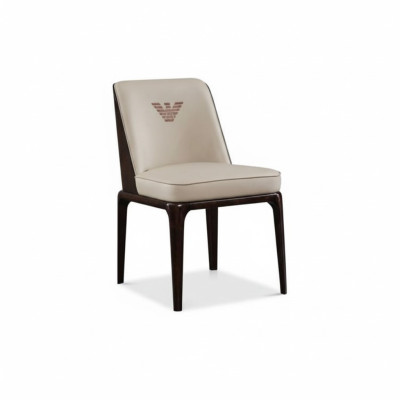Chaise en cuir beige exquise pour salle à manger avec un style italien moderne.