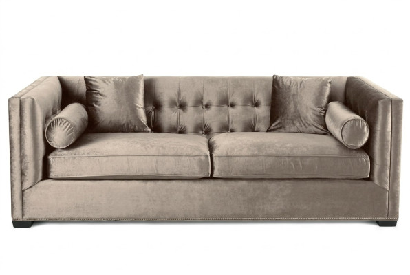 Canapé trois places en tissu Braun pour salon avec design Chesterfield.