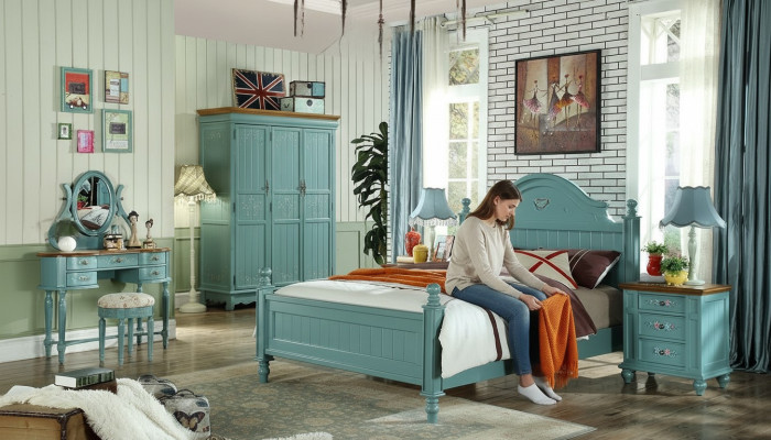 La literie de l'hôtel avec lits doubles américains Bix XXL en bois textile, design élégant.