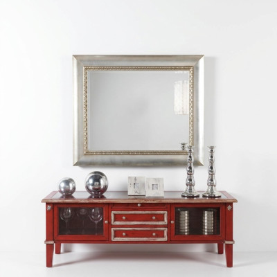 Miroir mural classique avec cadre en bois, miroir luxueux, meuble en argent avec cadre en verre suspendu au mur.
