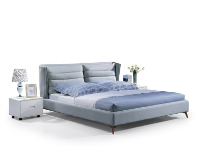 Lit design en bois. Cadre de lit double de luxe moderne pour chambre d'hôtel.