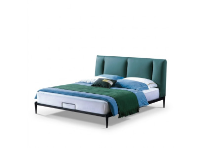 Design de lit vert double de luxe pour un mariage moderne dans un cadre d'hôtel.