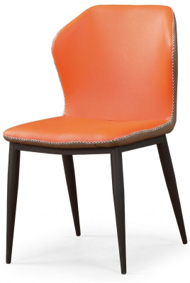 Ensemble de chaises de salle à manger modernes en cuir et en bois avec assise et rembourrage.