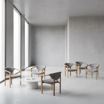 Ensemble complet de 6 chaises de designer Suite K27 pour salle à manger avec dossier rembourré et assise.