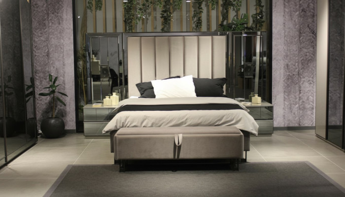 Jeu de chambre luxueux exclusif : Lit, 2 tables de chevet et tabouret