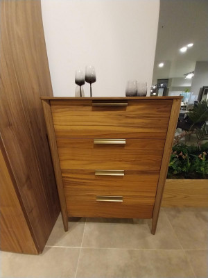 Commode de luxe pour chambre avec 4 tiroirs Armoire en bois Mobilier design Bois neuf