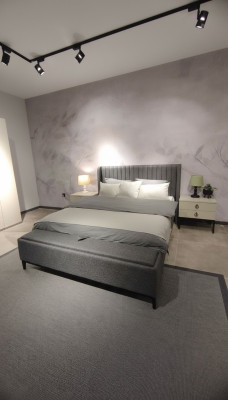 Luxueux ensemble de chambre à coucher Designer Lit double Elégant 2x Tables de chevet