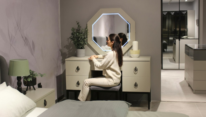 Exclusif r Table de maquillage designer avec miroir Fonctionnel et Luxueux nouveau