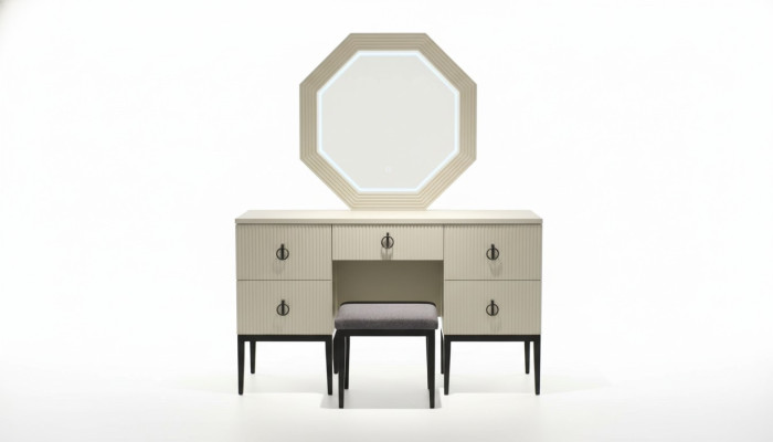Pratique, moderne et nouvelle coiffeuse de chambre avec miroir et tabouret.