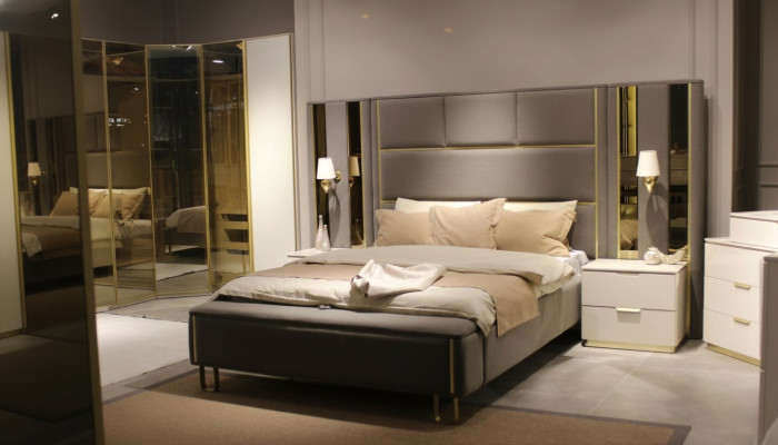Ensemble de chambre de luxe Lit + 2x tables de chevet + Tabouret Meubles de design 4 pcs. neuf