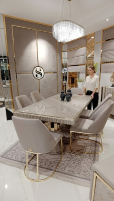 Table de luxe beige en acier inoxydable Tables Design italien Tables à manger Table à manger nouvelle