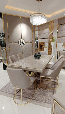 Table de luxe beige en acier inoxydable Tables Design italien Tables à manger Table à manger nouvelle