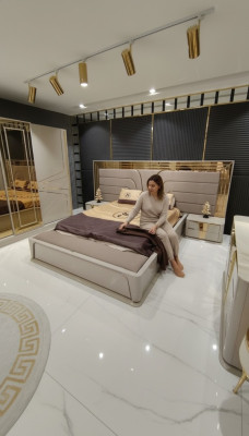Ensemble de chambre de luxe complet Lit  + 2x Tables de chevet 3 pièces. Ensemble moderne neuf