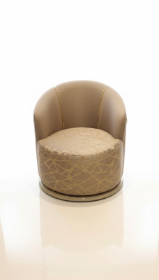 Fauteuil relax moderne de luxe pour la télévision, garni de tissu de club, design pour un hôtel.