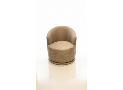 Fauteuil relax moderne de luxe pour la télévision, garni de tissu de club, design pour un hôtel.